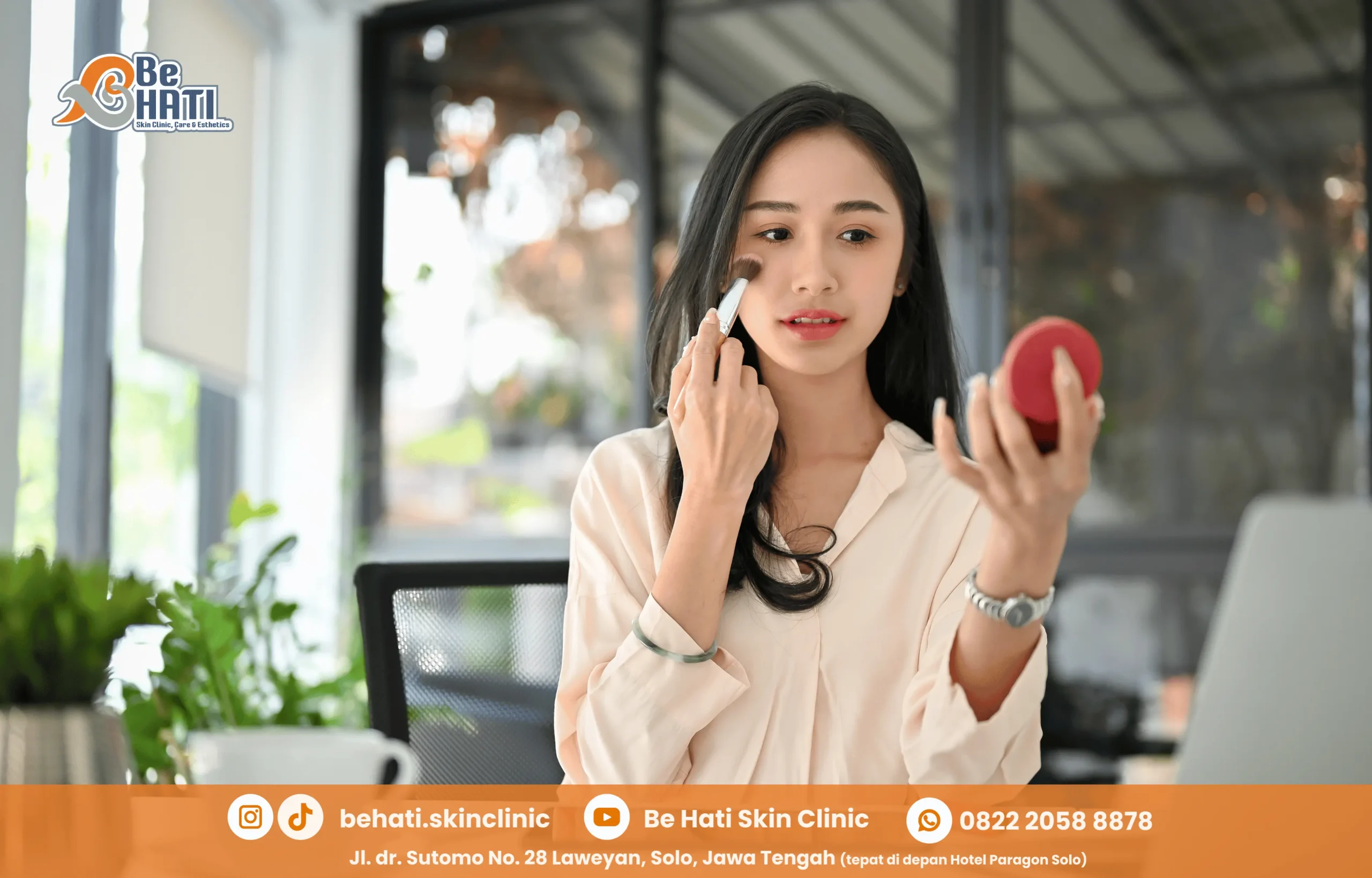 Wajah wanita dengan kulit glowing tanpa makeup